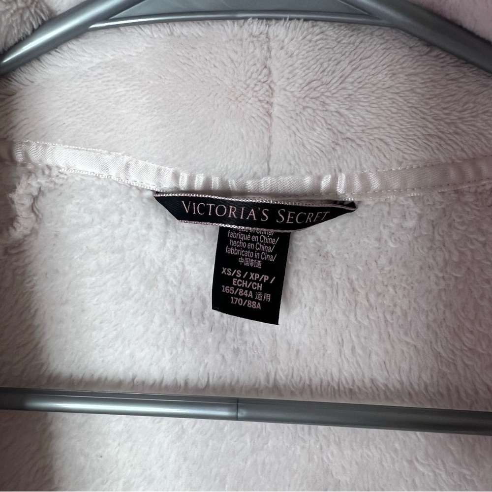 Victoria's Secret robe Soft Blush pink black embroidered soft fleece - Picture 3 of 5